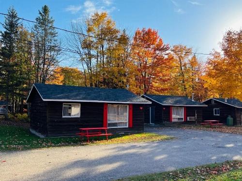 Glenview Cottages image 40